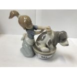 A LLADRO FIGURE OF A GIRL WASHING A DOG