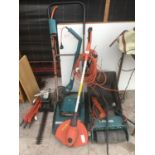 A LARGE COLLECTION OF GARDEN TOOLS TO INCLUDE A HOVER MOWER, TWO STRIMMERS, A SCARIFIER AND A