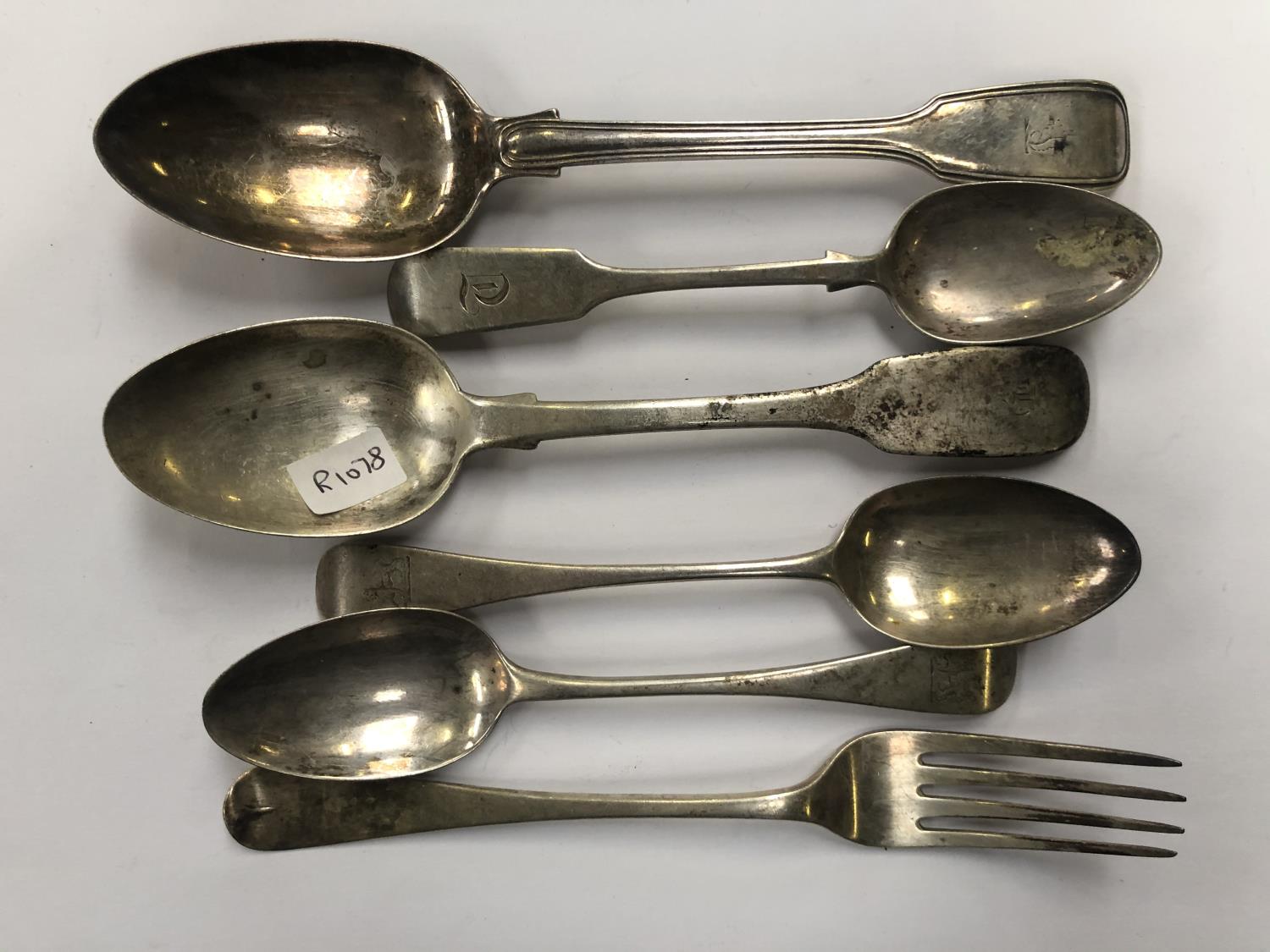 SIX PIECES OF VICTORIAN AND LATER HALLMARKED SILVER FLATWARE, TOTAL WEIGHT APPROX 199G