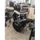 A 'PEARL' SESSION DRUM KIT