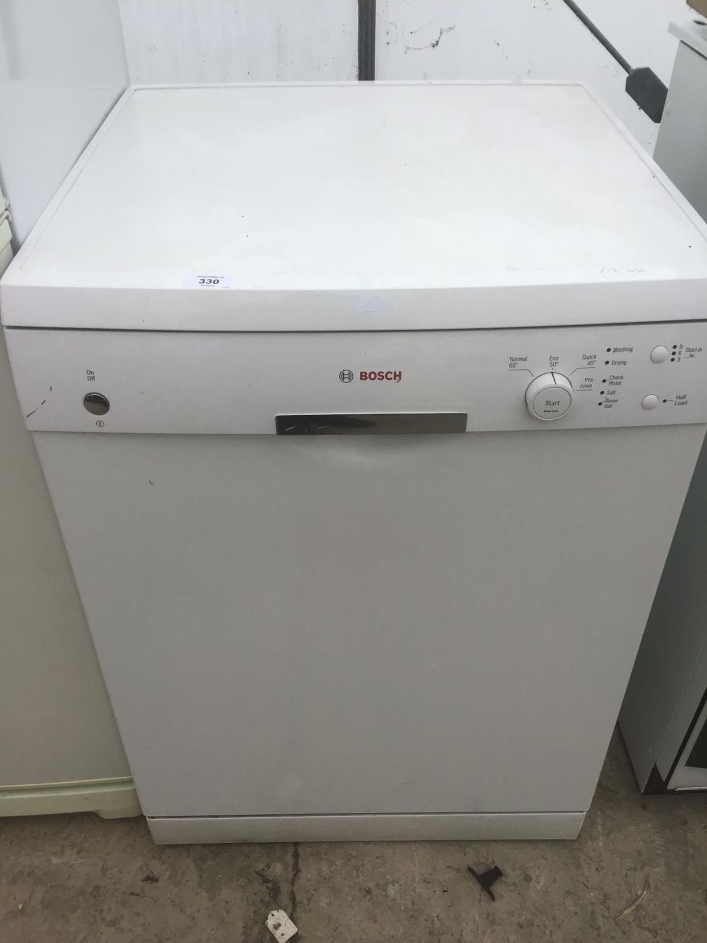 A BOSCH DISH WASHER IN WORKING ORDER