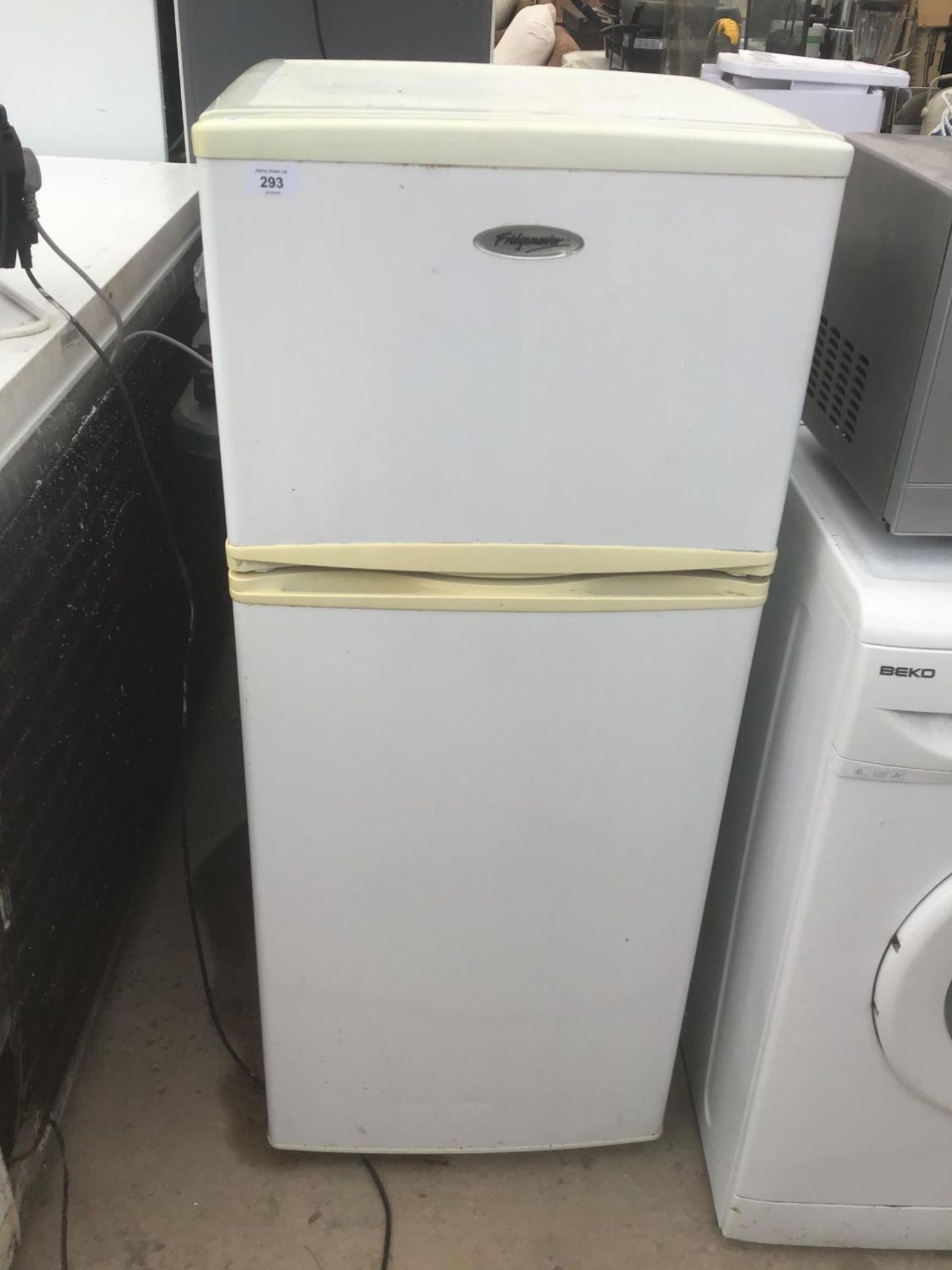 A FRIDGEMASTER FRIDGE FREEZER IN WORKING ORDER