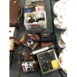 A MIXED LOT OF VINTAGE CAMERAS AND ACCESSORIES, TWO CASED EXAMPLES ETC
