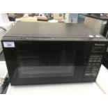 A PANASONIC 800W MICROWAVE IN WORKING ORDER
