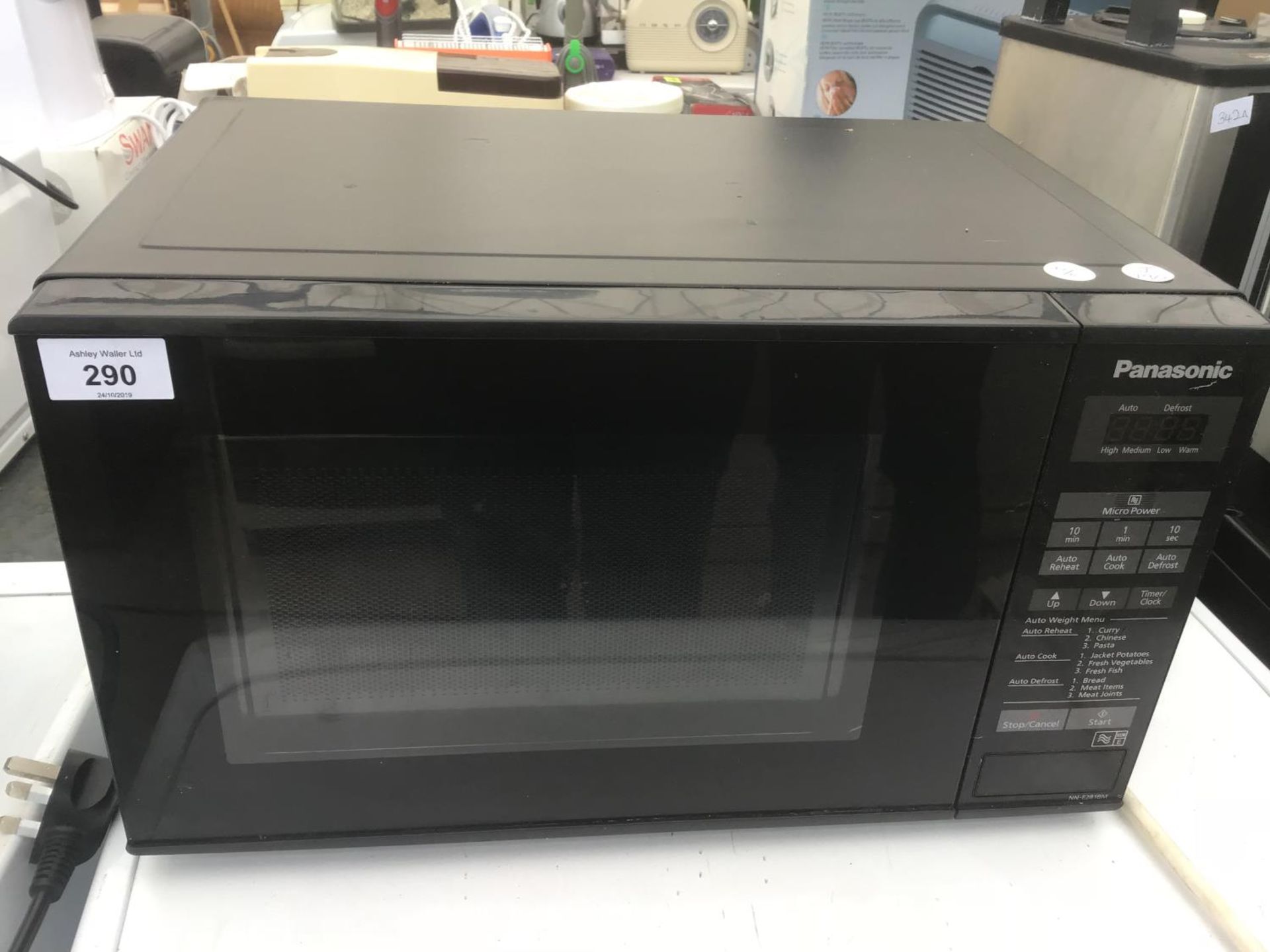 A PANASONIC 800W MICROWAVE IN WORKING ORDER