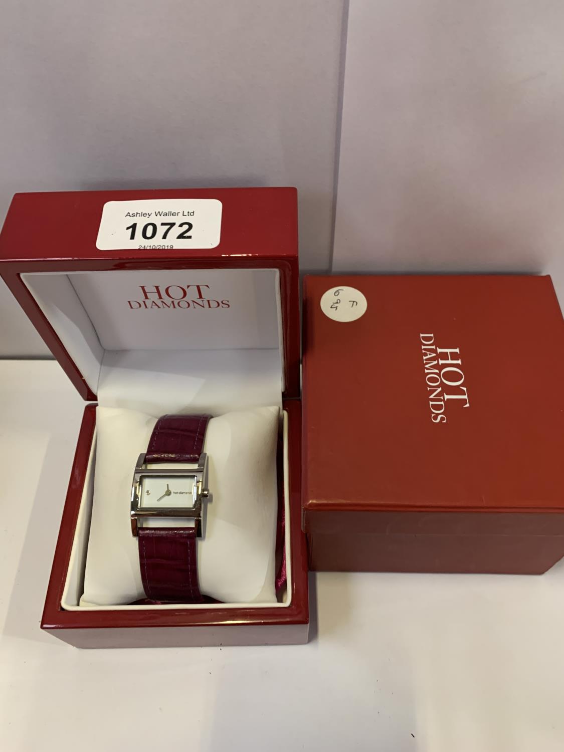 A LADIES 'HOT DIAMONDS' WRIST WATCH IN BOX