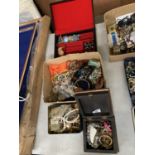 A COLLECTION OF ASSORTED COSTUME JEWELLERY TO INCLUDE TWO JEWELLERY BOXES AND A VINTAGE TIN