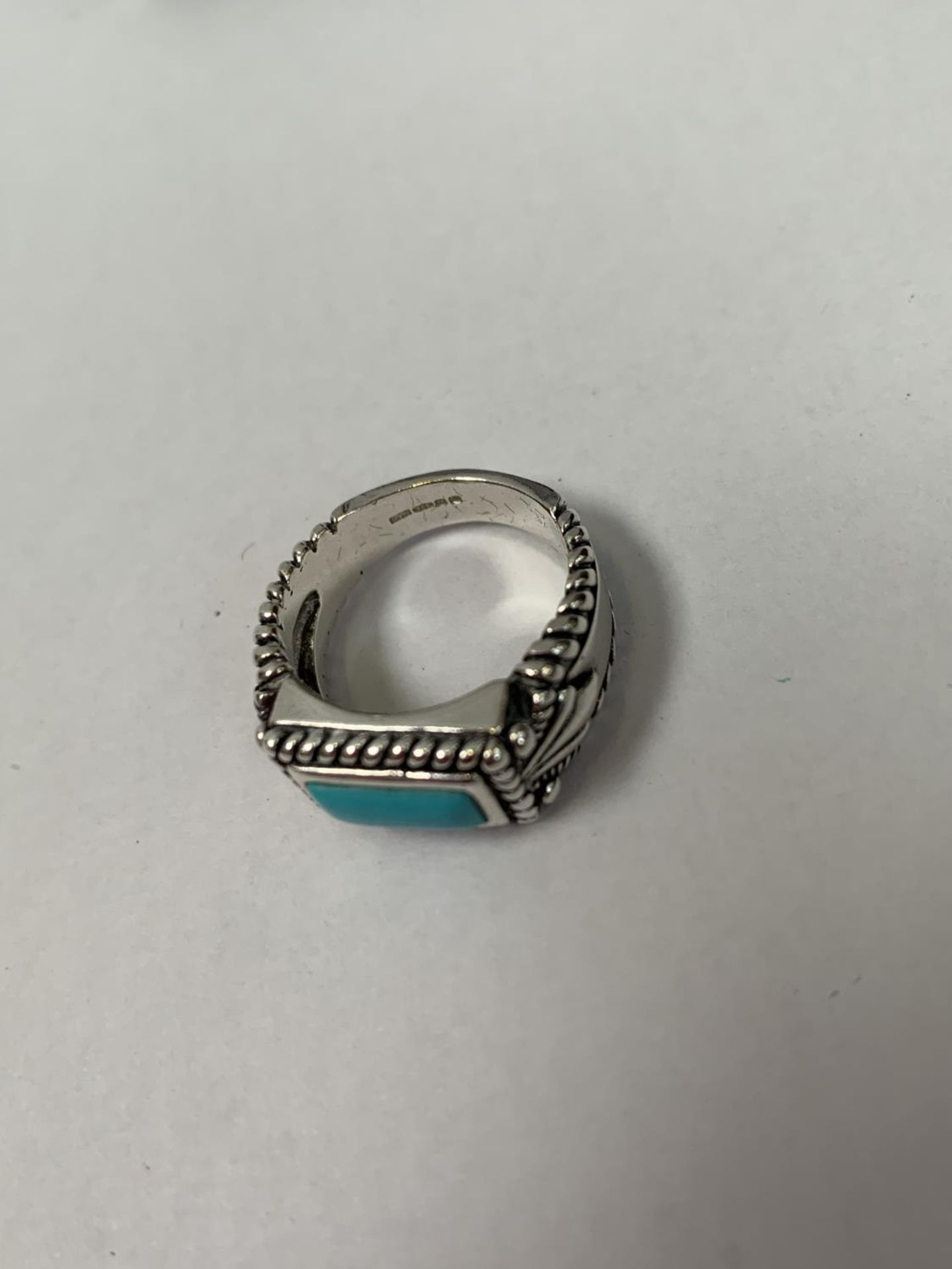 AN AMERICAN SILVER NAVAJO BLUE STONE RING - Image 2 of 2