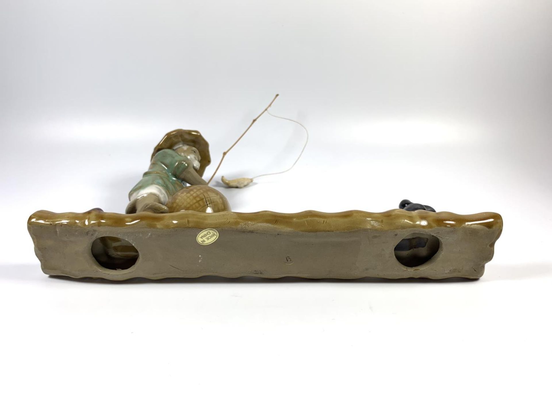 A CHINESE STONEWARE MODEL OF A FISHERMAN ON BAMBOO RAFT, HEIGHT 18CM - Image 3 of 4