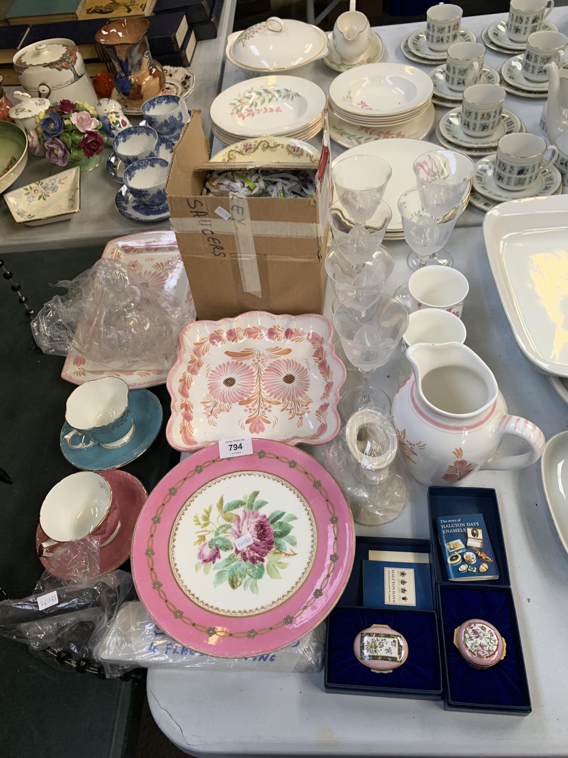 A MIXED GROUP OF CERAMICS AND GLASS, WINE GLASSES, AYNSLEY CUPS AND SAUCERS ETC