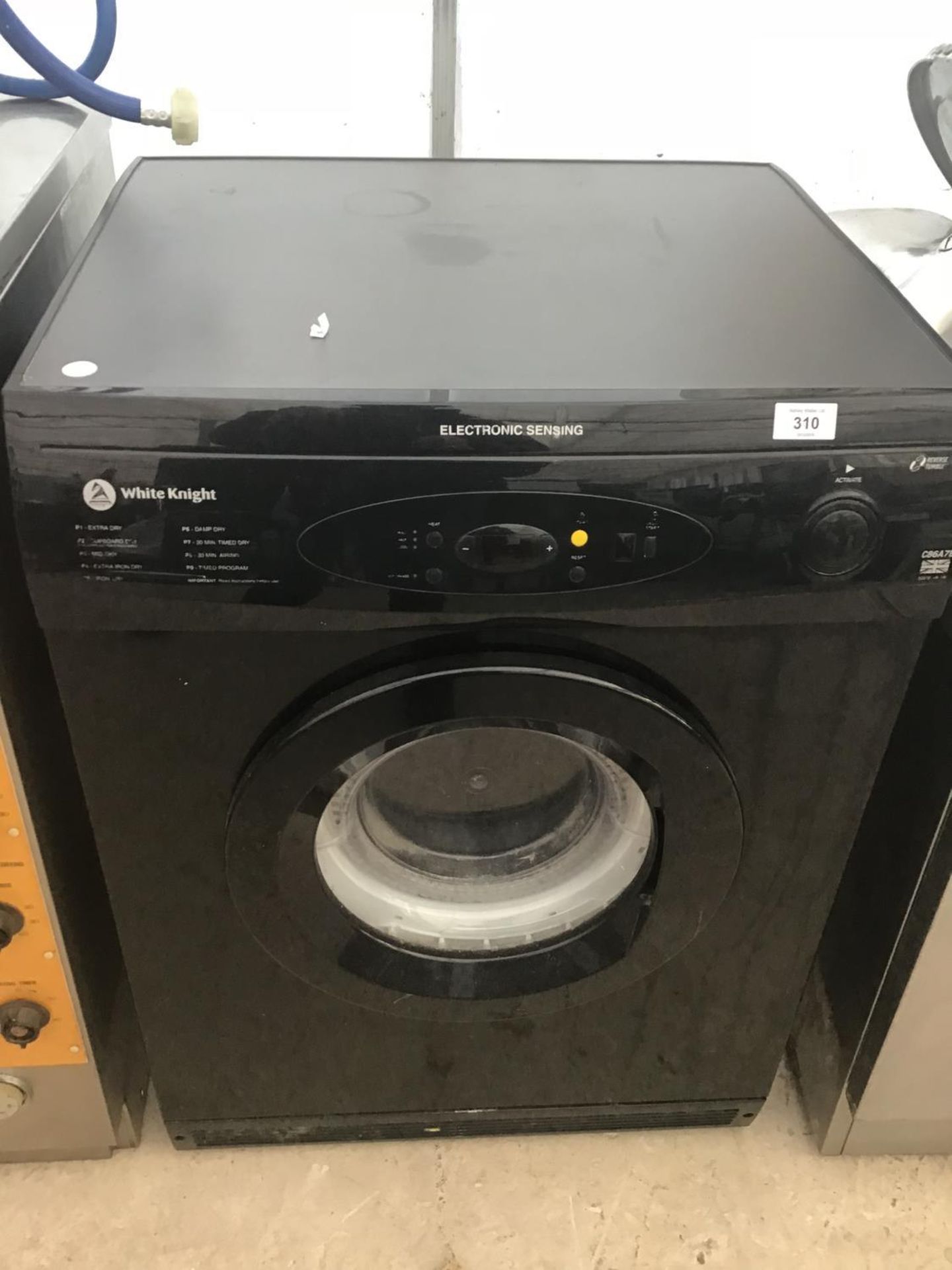 A WHITE KNIGHT BLACK TUMBLE DRYER IN WORKING ORDER