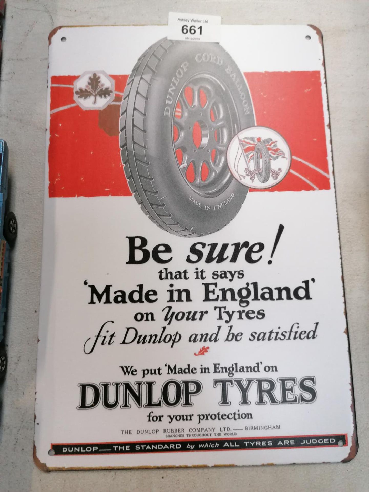 A VINTAGE STYLE METAL 'DUNLOP TYRES' SIGN