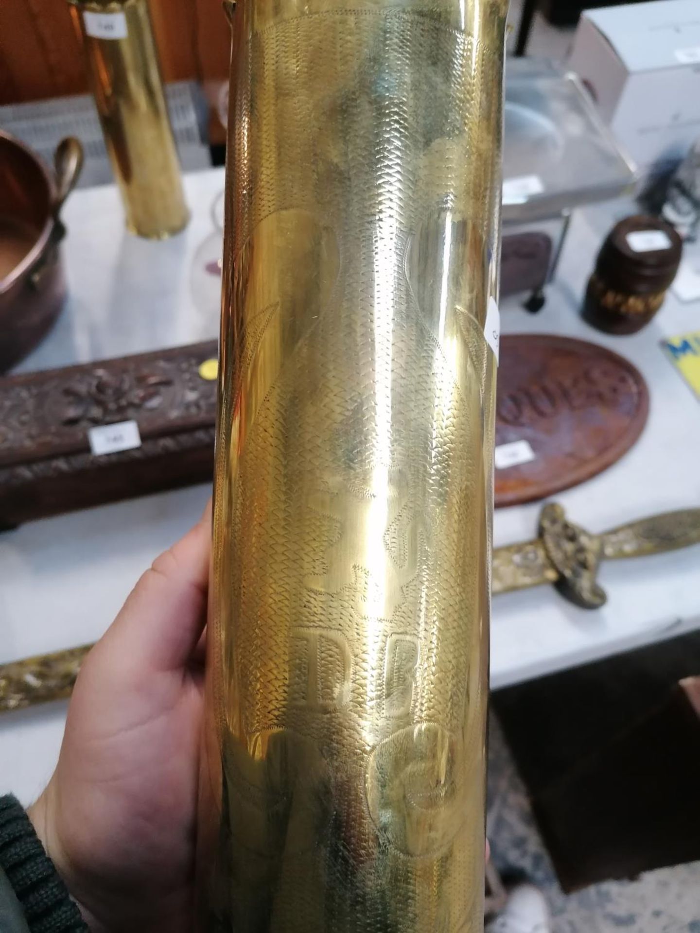 A PAIR OF VINTAGE BRASS TRENCH ART SHELLS - Image 2 of 3