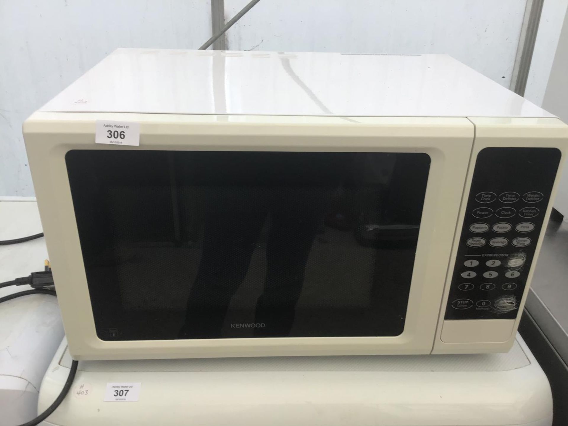 A KENWOOD MICROWAVE IN WORKING ORDER