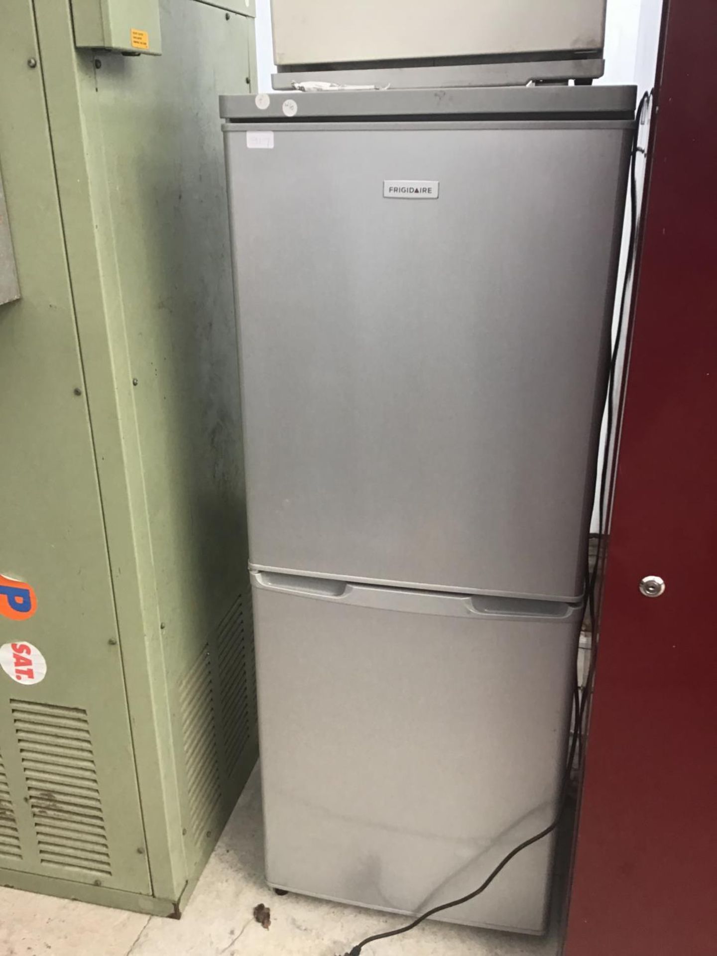 A FRIDGIDAIRE SILVER FRIDGE FREEZER IN CLEAN AND WORKING ORDER (ONE DOOR SHELF MISSING)