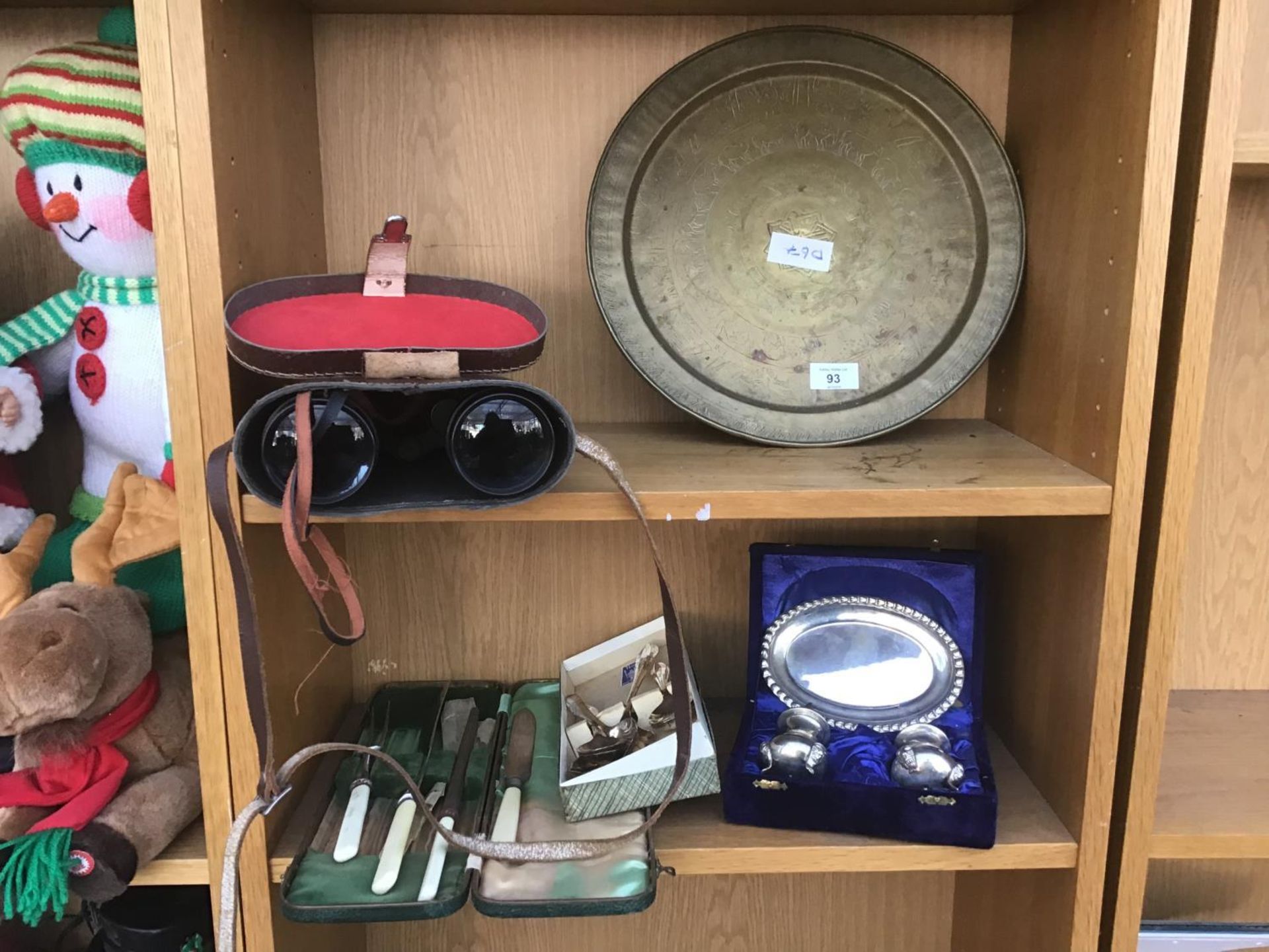 A PAIR OF CASED BINOCULARS, A BRASS CHARGER, FLATWARE ETC