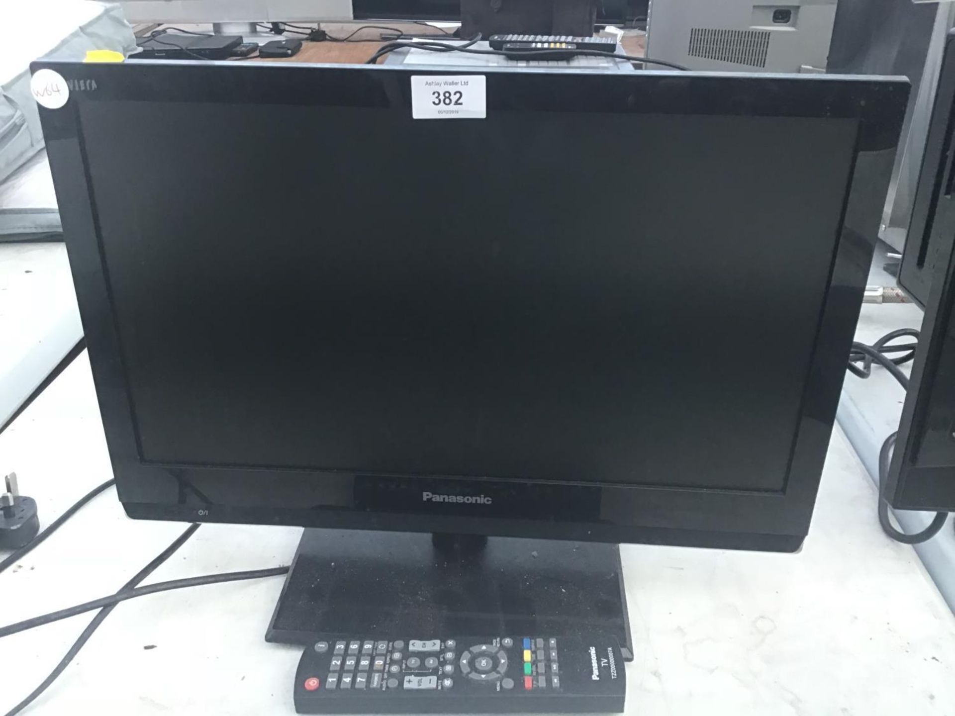 A PANASONIC 19 INCH TELEVISION WITH REMOTE CONTROL IN WORKING ORDER