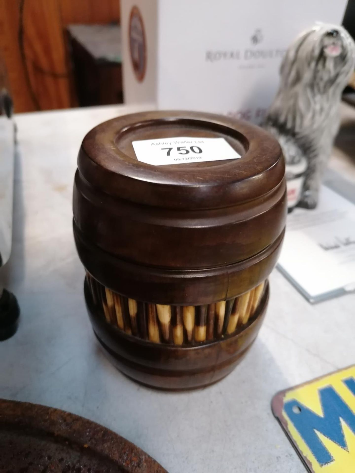 A VINTAGE PORCUPINE QUILL LIDDED TOBACCO BARREL