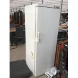 A BOSCH ECONOMIC NO FROST UPRIGHT FREEZER IN WORKING ORDER, (DENT IN DOOR)