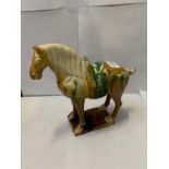 A TANG DYNASTY STYLE SANCAI GLAZE HORSE MODEL, UNMARKED TO BASE, HEIGHT 20CM