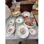 A MIXED LOT OF CERAMICS, JAPANESE PLATE, OLD COUNTRY ROSES CLOCK PLATE, ETC