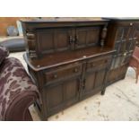 AN OAK COURT CUPBOARD WITH TWO LOWER DOORS AND DRAWERS AND TWO UPPER DOORS