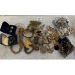 A LARGE COLLECTION OF ASSORTED COSTUME JEWELLERY