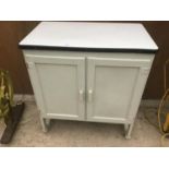 A TWO DOOR PAINTED CUPBOARD WITH INNER SHELVES AND AN ENAMEL TOP 77CM X 46CM