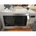 A SAMSUNG STAINLESS STEEL MICROWAVE IN WORKING ORDER