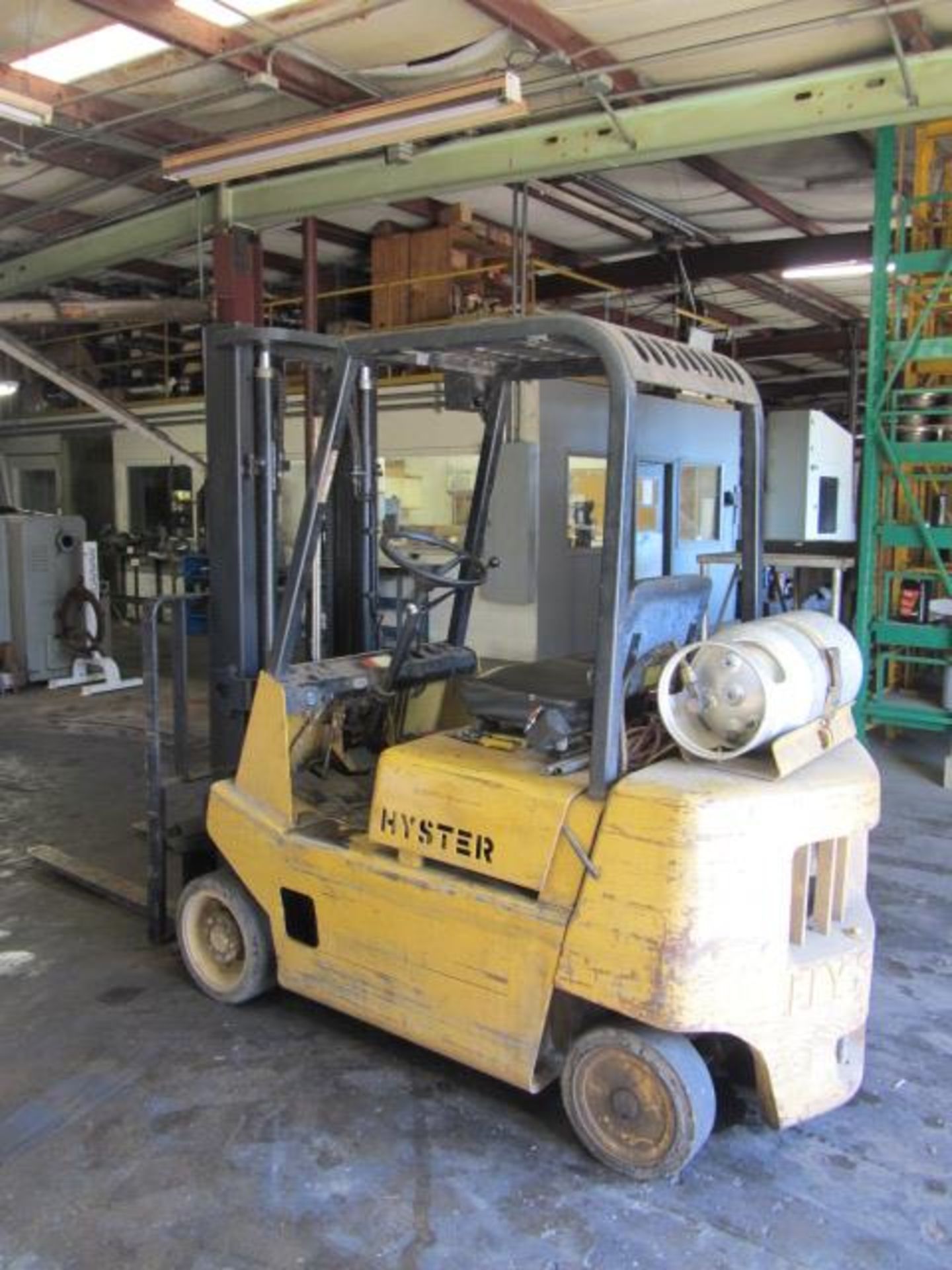 Hyster Model S40XL 4650lb Capacity Propane Forklift with 4 Hard Tires, 48'' Forks, 2-Stage Mast, - Image 4 of 6