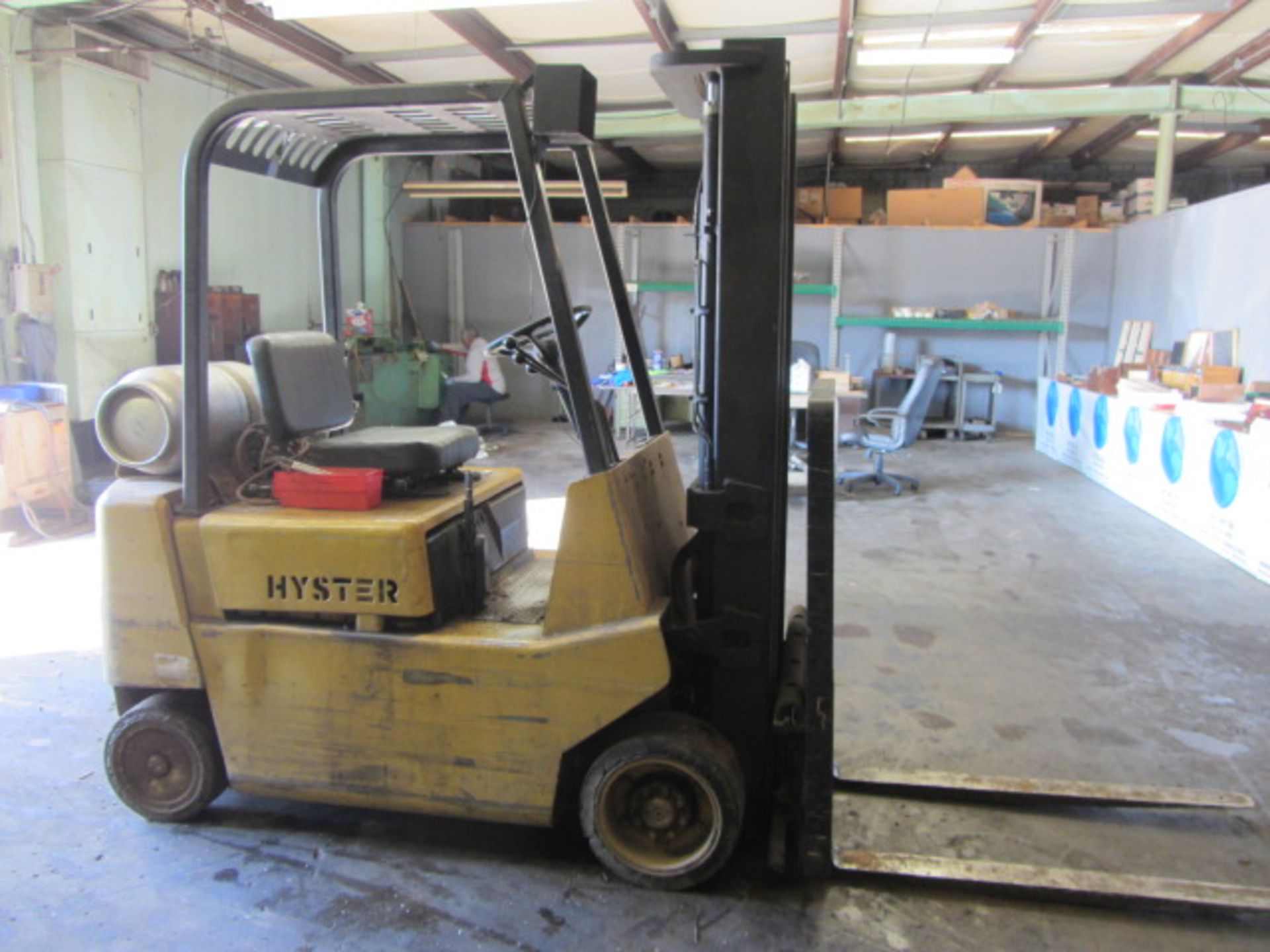 Hyster Model S40XL 4650lb Capacity Propane Forklift with 4 Hard Tires, 48'' Forks, 2-Stage Mast, - Image 2 of 6