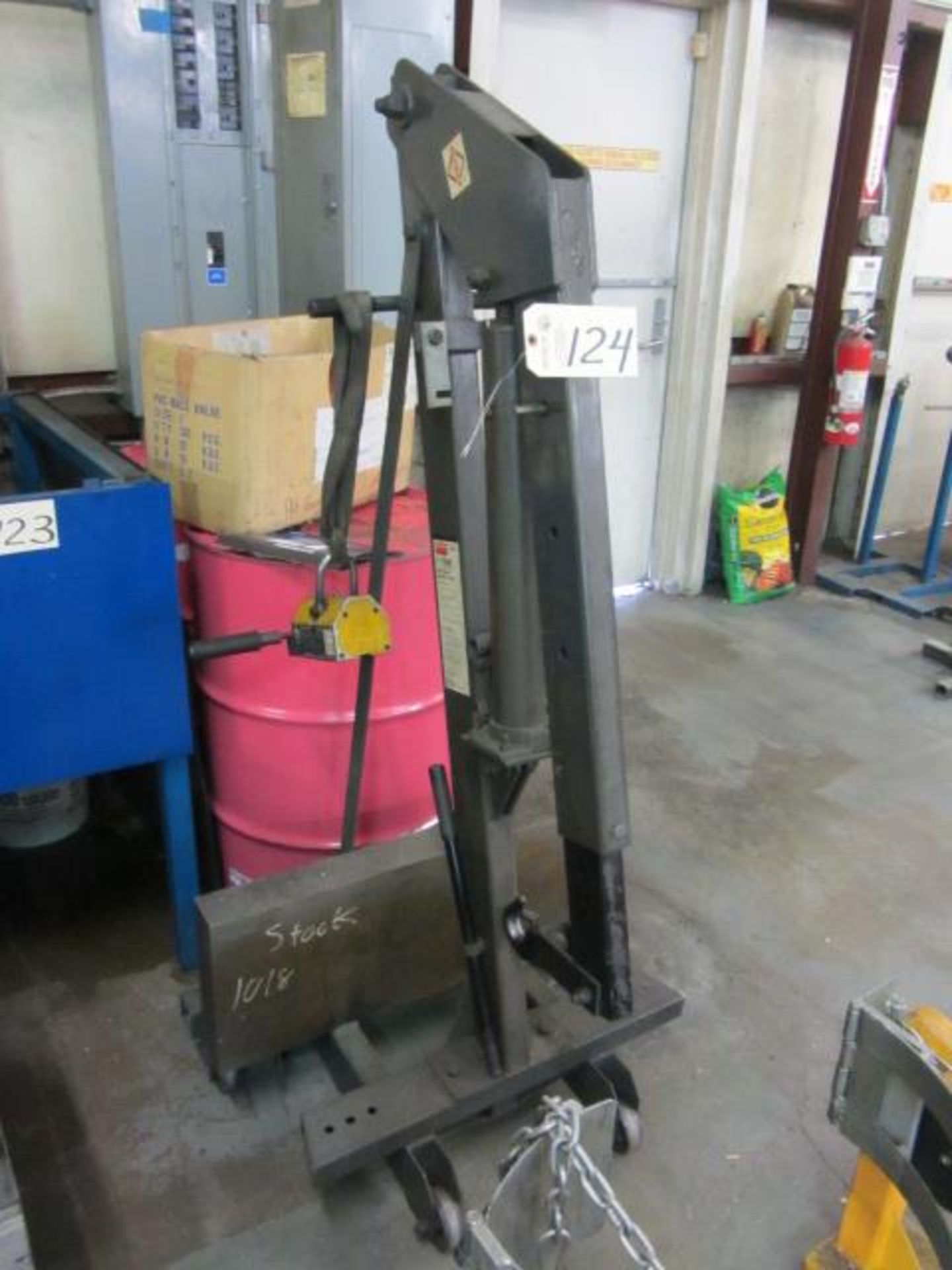 Portable Engine Hoist with 800lb Magnet