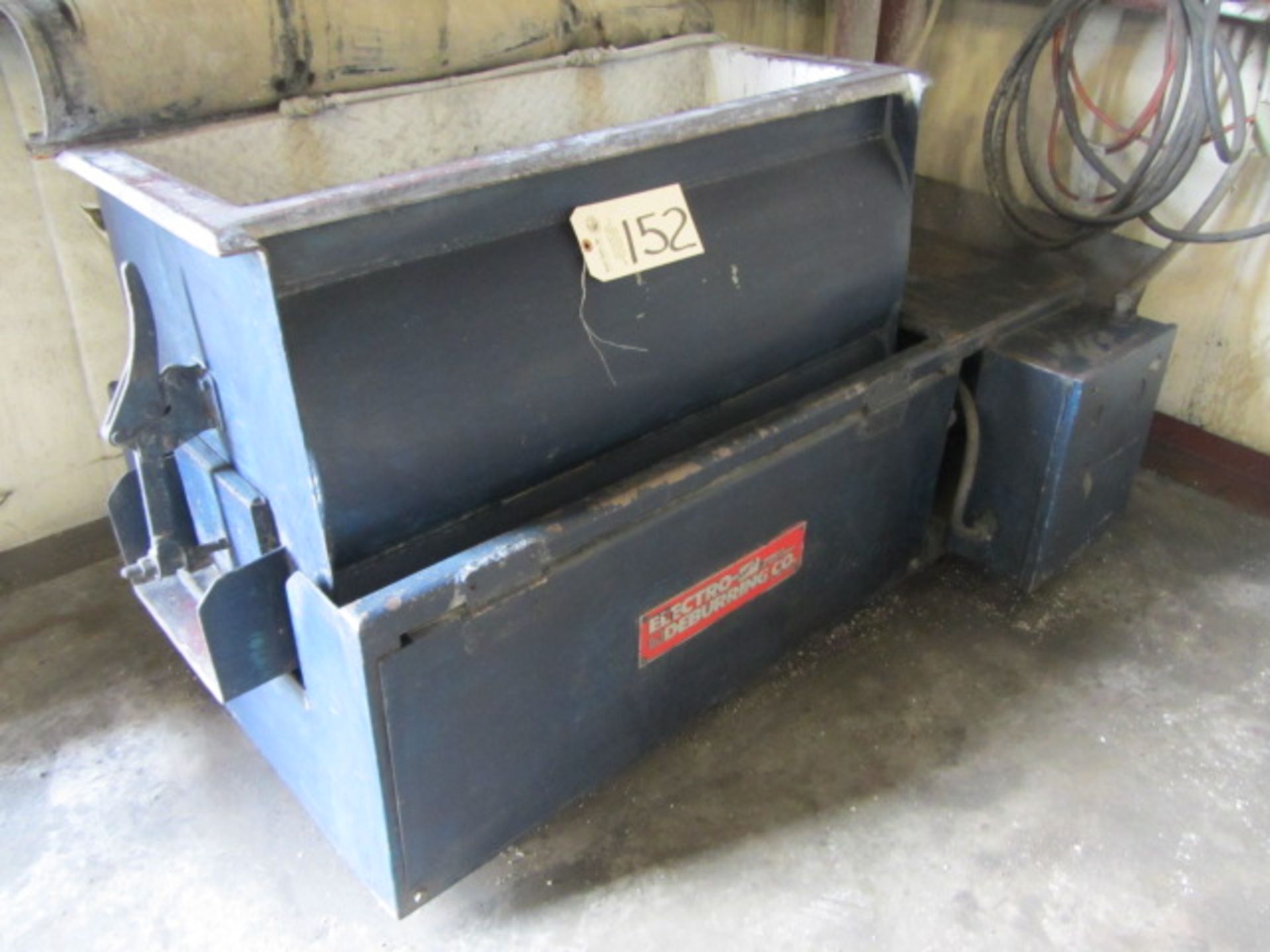 Electro-Harper Vibratory Finisher with 12'' x 32'' Ply Chamber, Timer