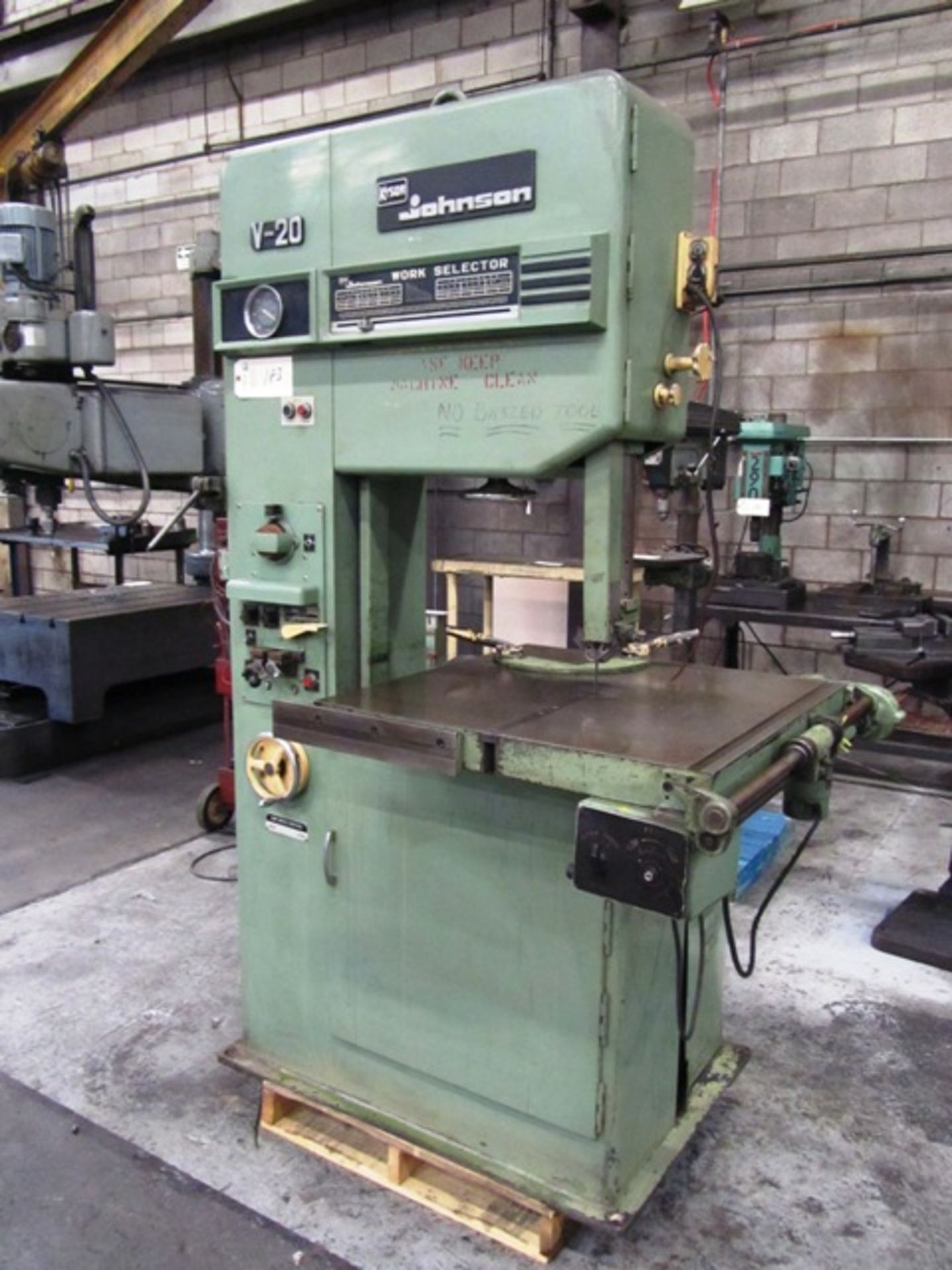 Johnson 20'' Vertical Bandsaw with 29'' x29'' Table, Variable Speed, Blade Welder, sn:150071