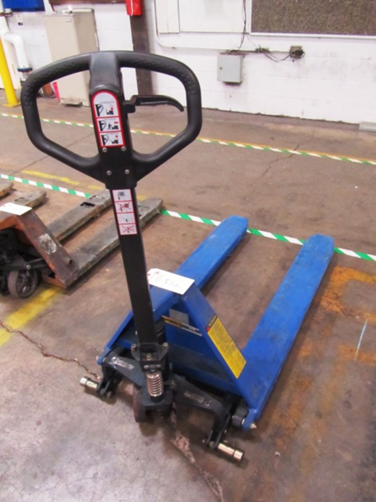 2,200lb Capacity Hydraulic Pallet Jack with 31-1/2'' Lift Height