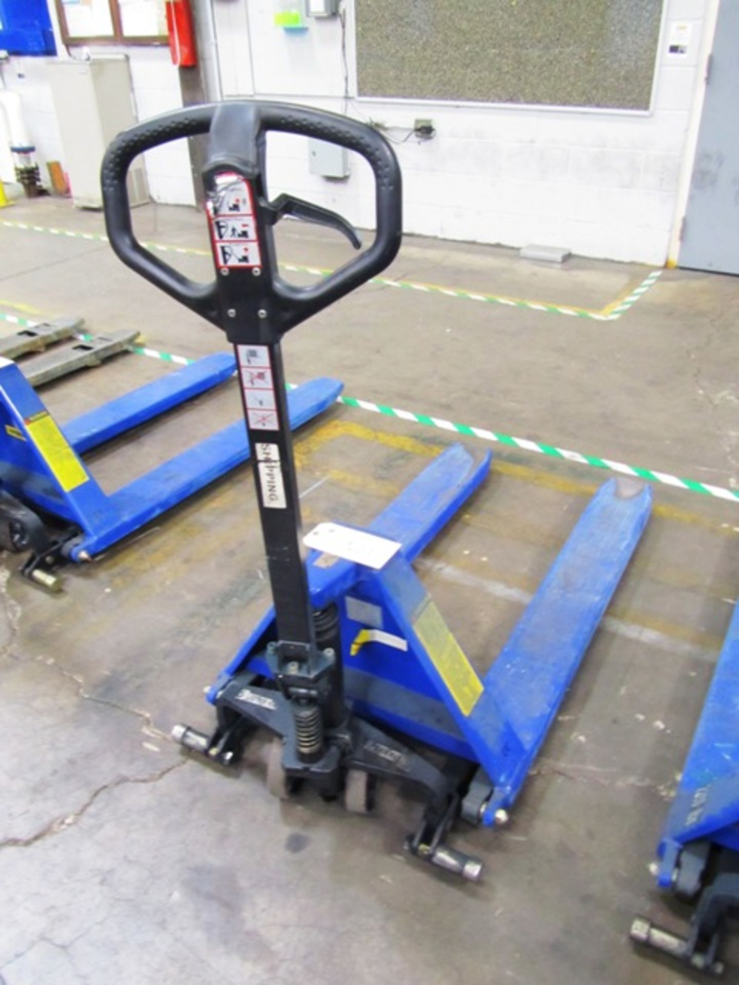 2,200lb Capacity Hydraulic Pallet Jack with 31-1/2'' Lift Height