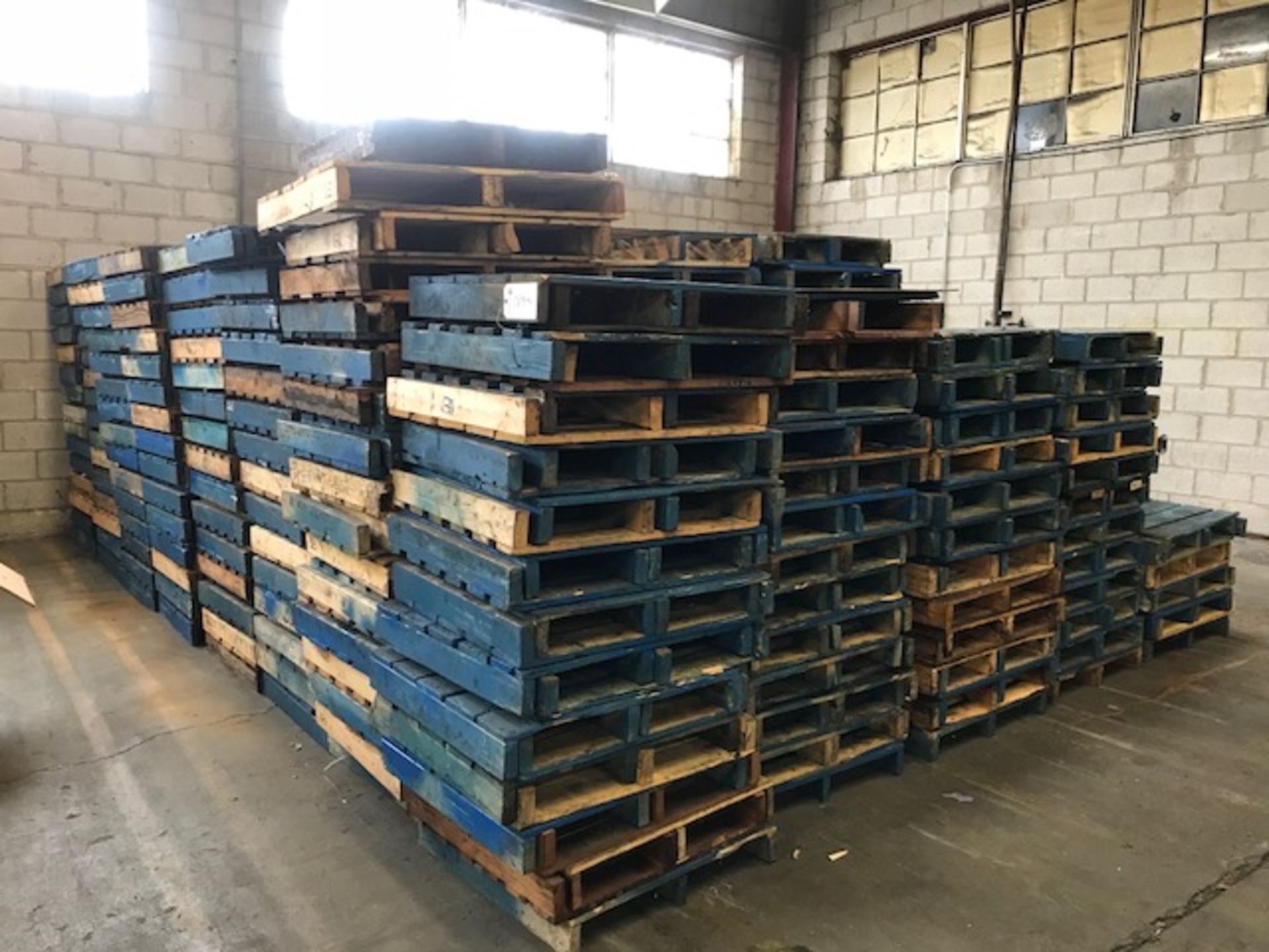 Approx (400) 30" x 30" Pallets