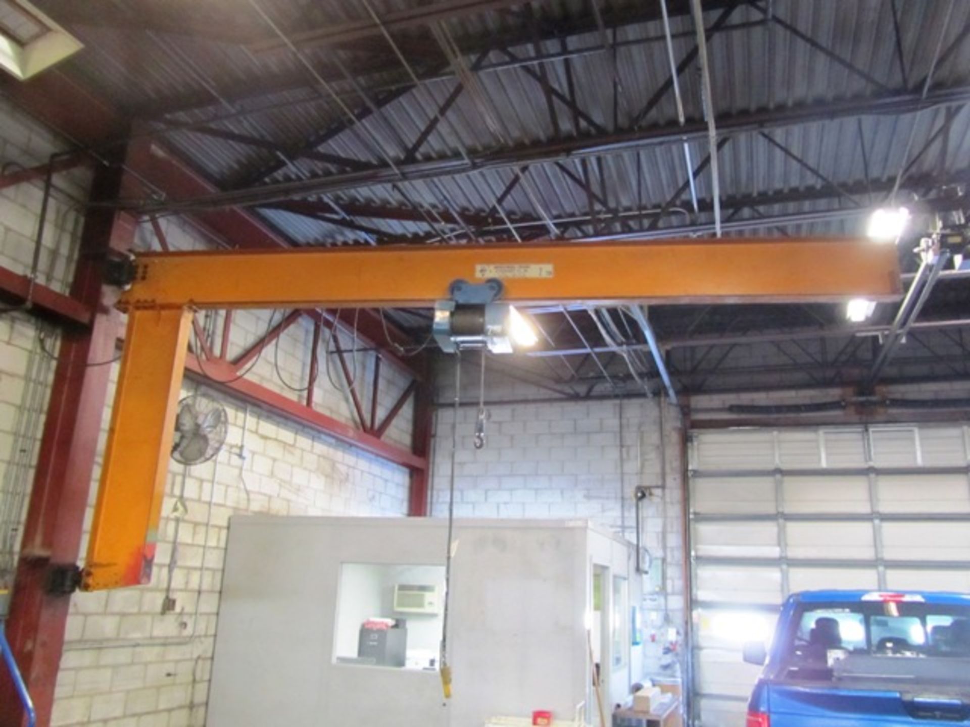 Industrial Crane 2 Ton Wall Mounted Jib Crane with Shaw Box 2 Ton Electric Hoist with Pendant