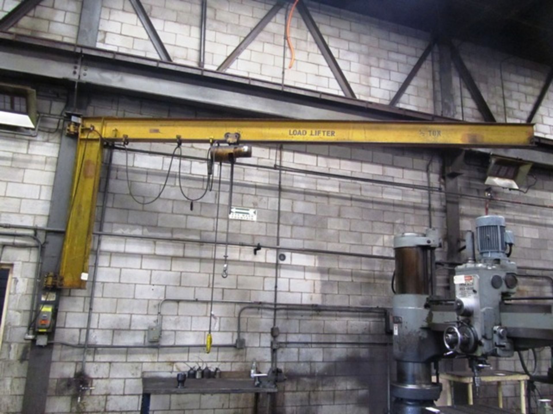 1/2 Ton Wall Mounted Jib Crane with Budgit 1/2 Ton Electric Hoist with Pendant Control
