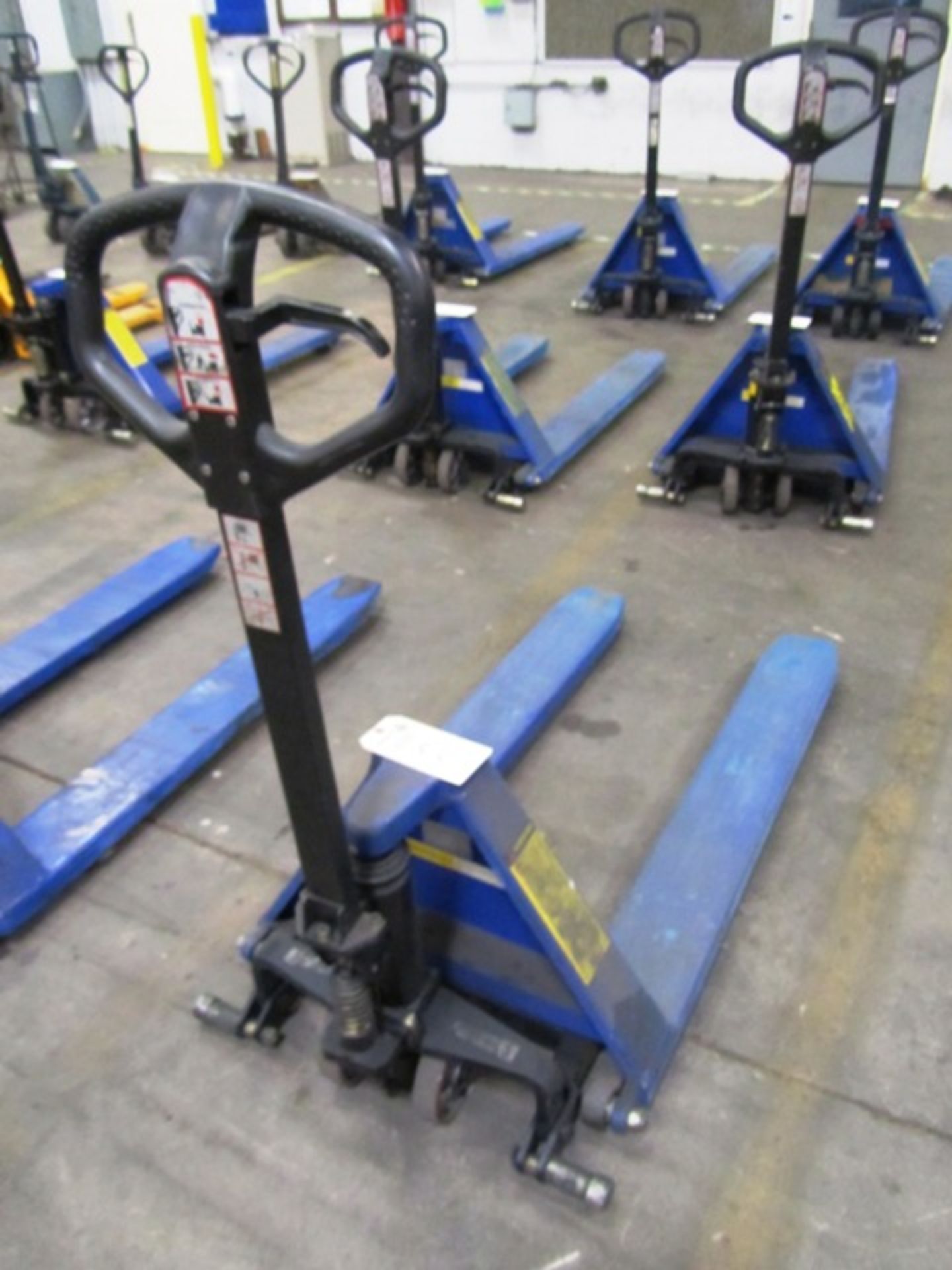 2,200lb Capacity Hydraulic Pallet Jack with 31-1/2'' Lift Height