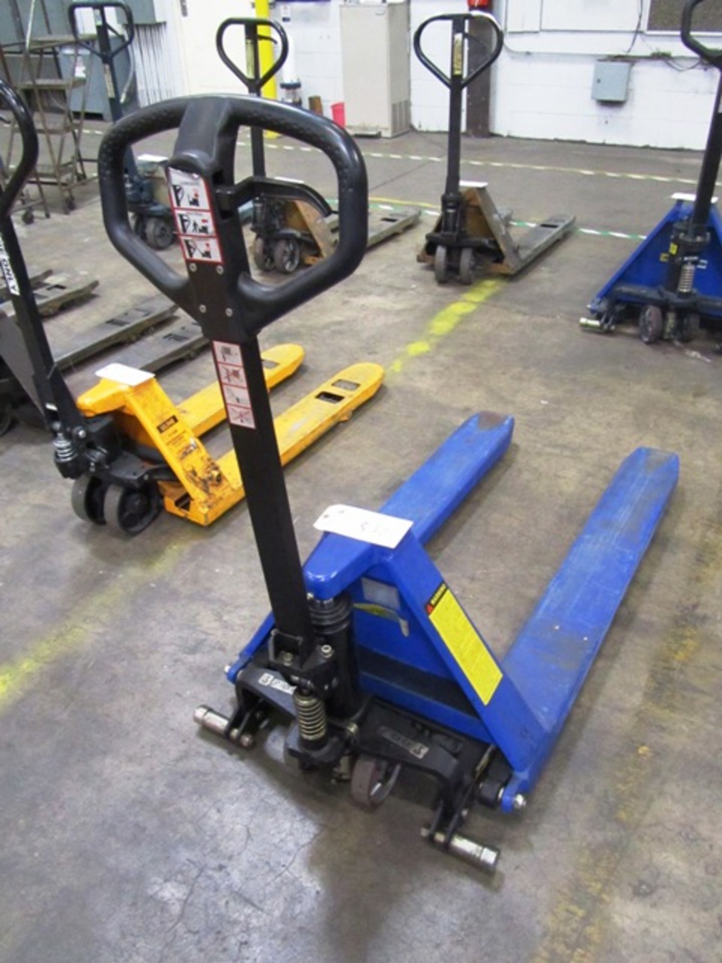 2,200lb Capacity Hydraulic Pallet Jack with 31-1/2'' Lift Height