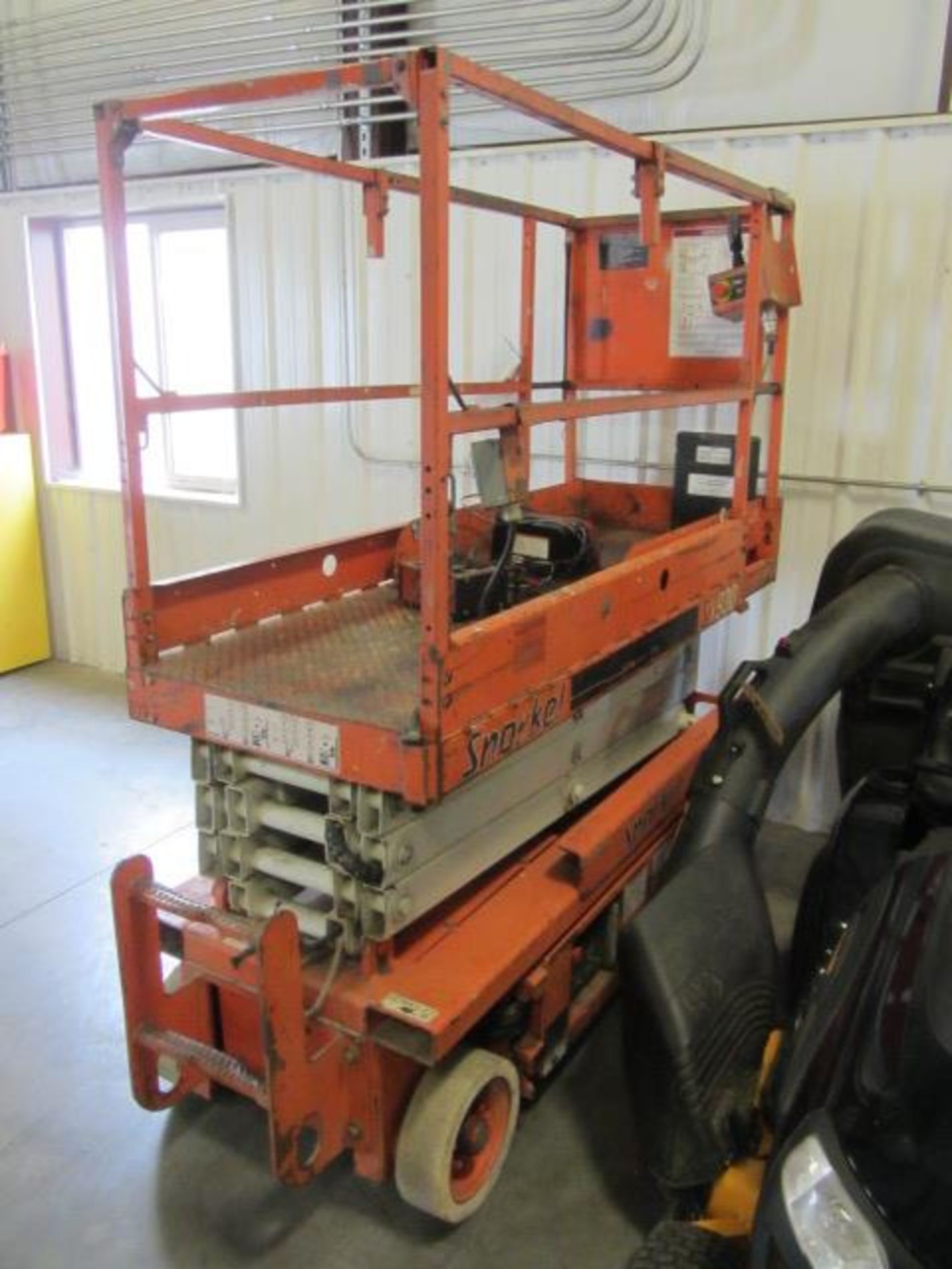 Snorkel S1930 Portable Electric Scissor Manlift with 24'' x 70'' Deck, 500lb Capacity, Lifts to - Image 3 of 6