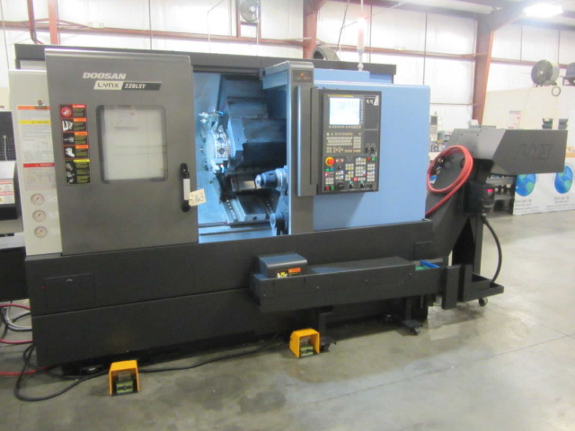 Doosan Lynx 220 LSYC CNC Turning Center with 8.25'' Chuck Main Spindle, 5.5'' Sub-Spindle, Y- - Bild 4 aus 8