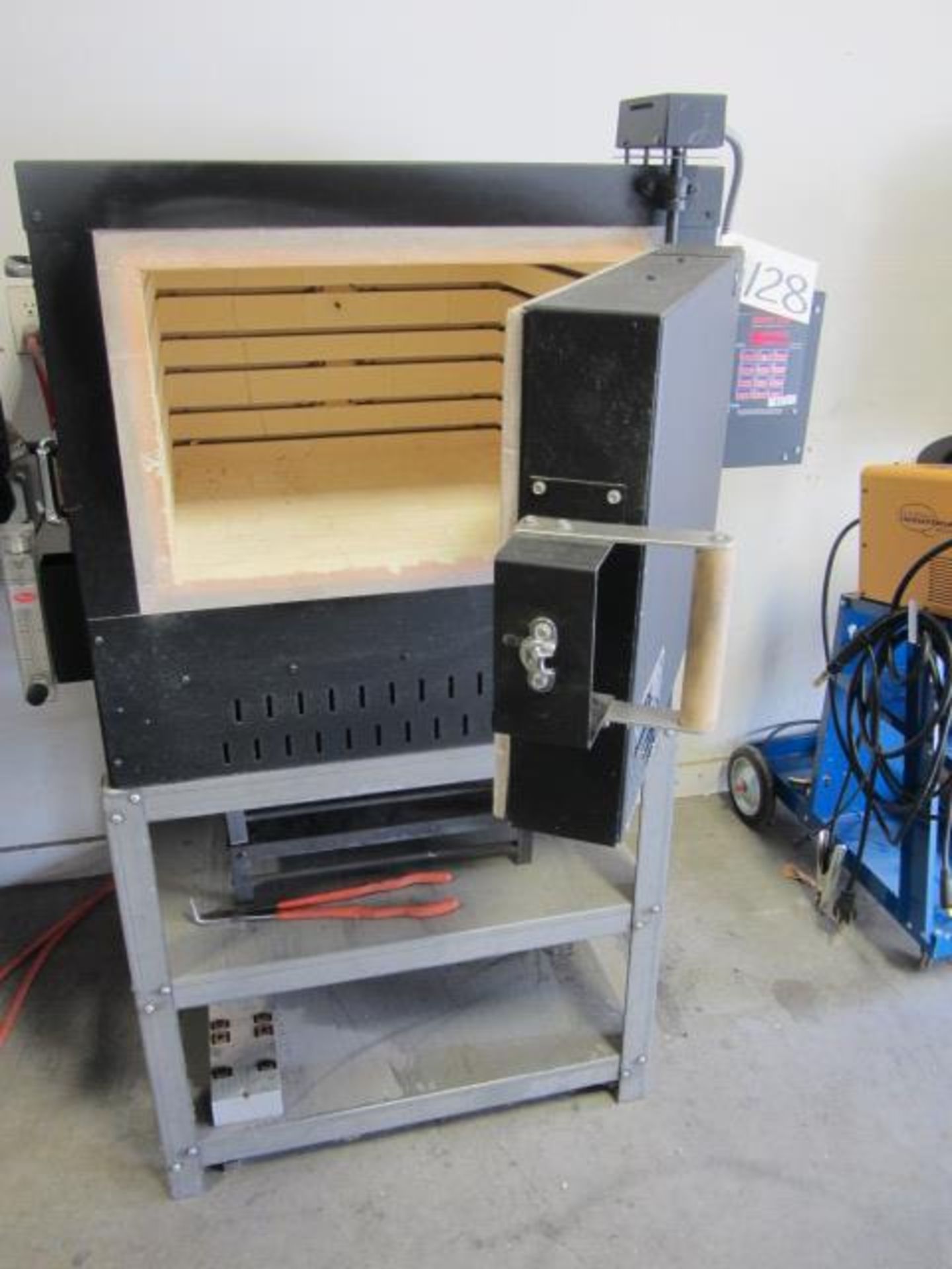 Paragon PMT21 Heat Treat Furnace with 12'' x 20'' x 20'' Inside Dimensions, PLC Digital Control, - Image 4 of 7