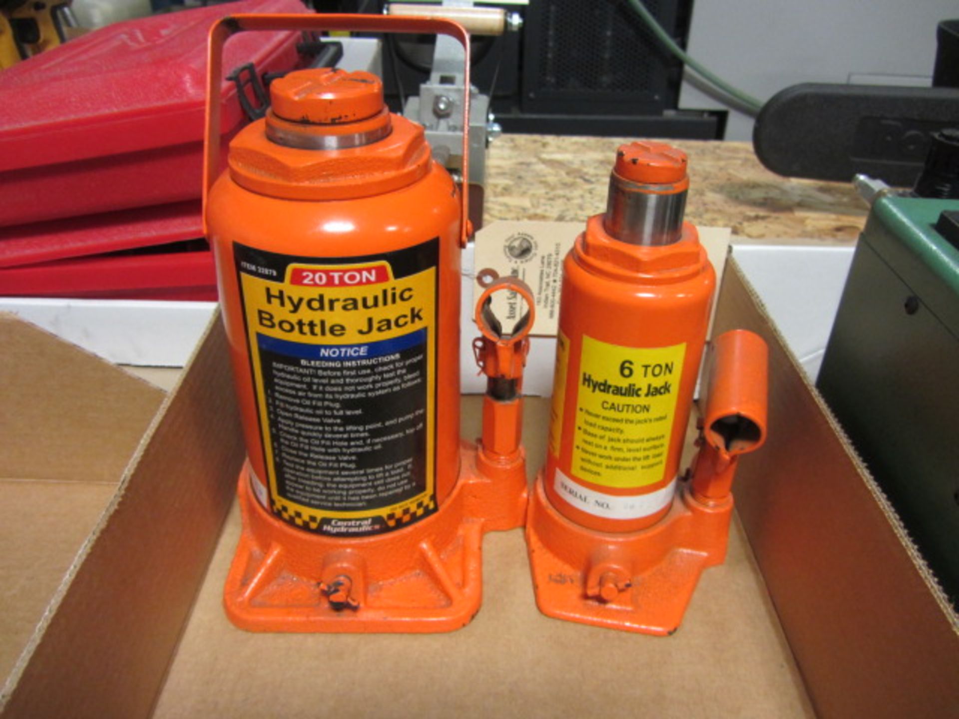 (2) Hydraulic Jacks