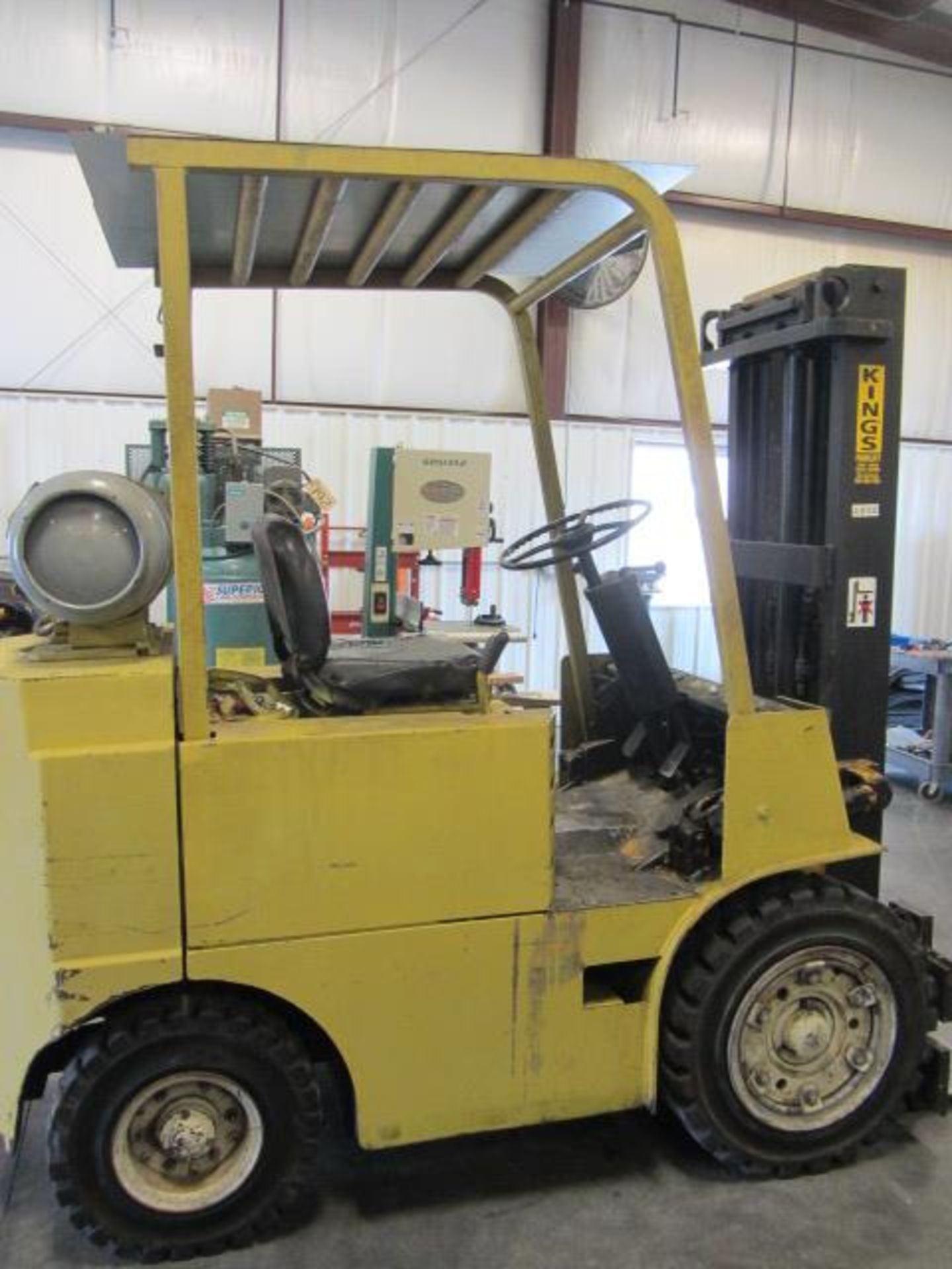 Allis-Chalmers 3600lb Capacity Propane Forklift with Indoor / Outdoor Tires, 3-Stage Mast, 42'' - Image 4 of 7