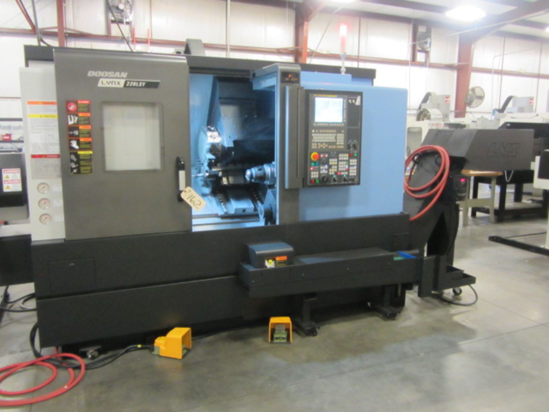 Doosan Lynx 220 LSYC CNC Turning Center with 8.25'' Chuck Main Spindle, 5.5'' Sub-Spindle, Y- - Bild 4 aus 9