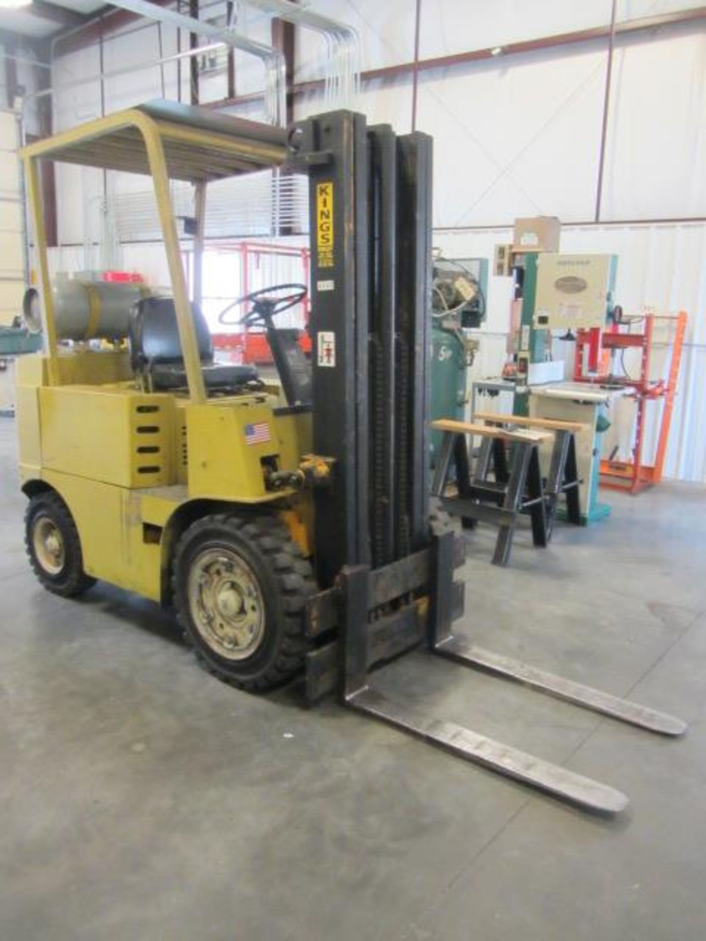 Allis-Chalmers 3600lb Capacity Propane Forklift with Indoor / Outdoor Tires, 3-Stage Mast, 42'' - Image 5 of 7