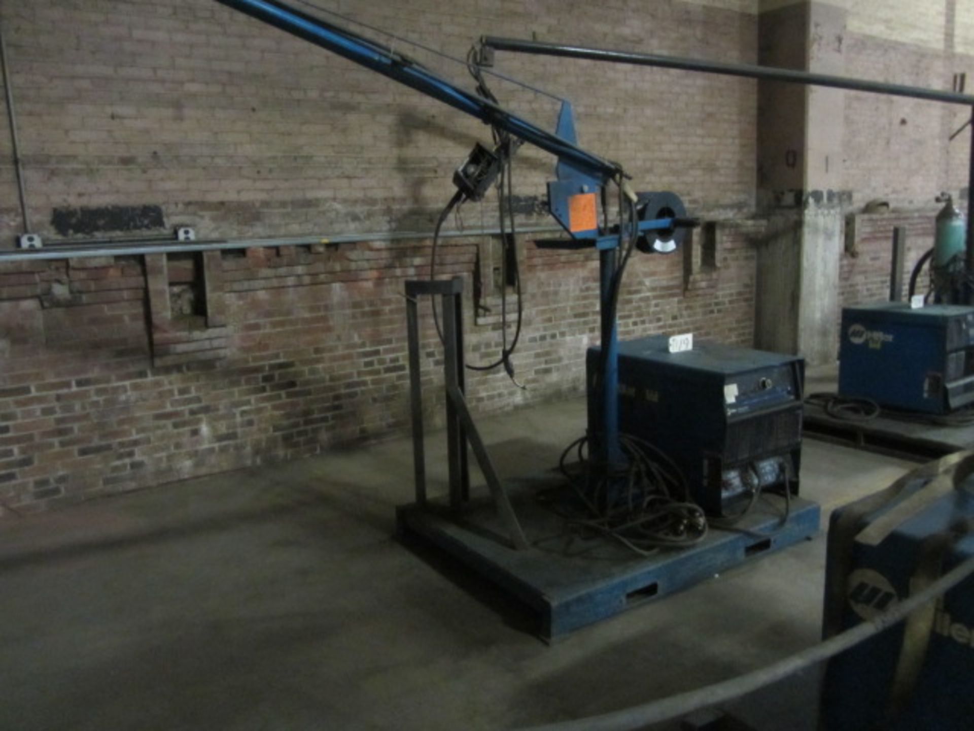 Miller Deltaweld 452 Welder with Bernard Extend Reach Booms, Wire Feed, Platform, sn:LB158036 - Bild 4 aus 4