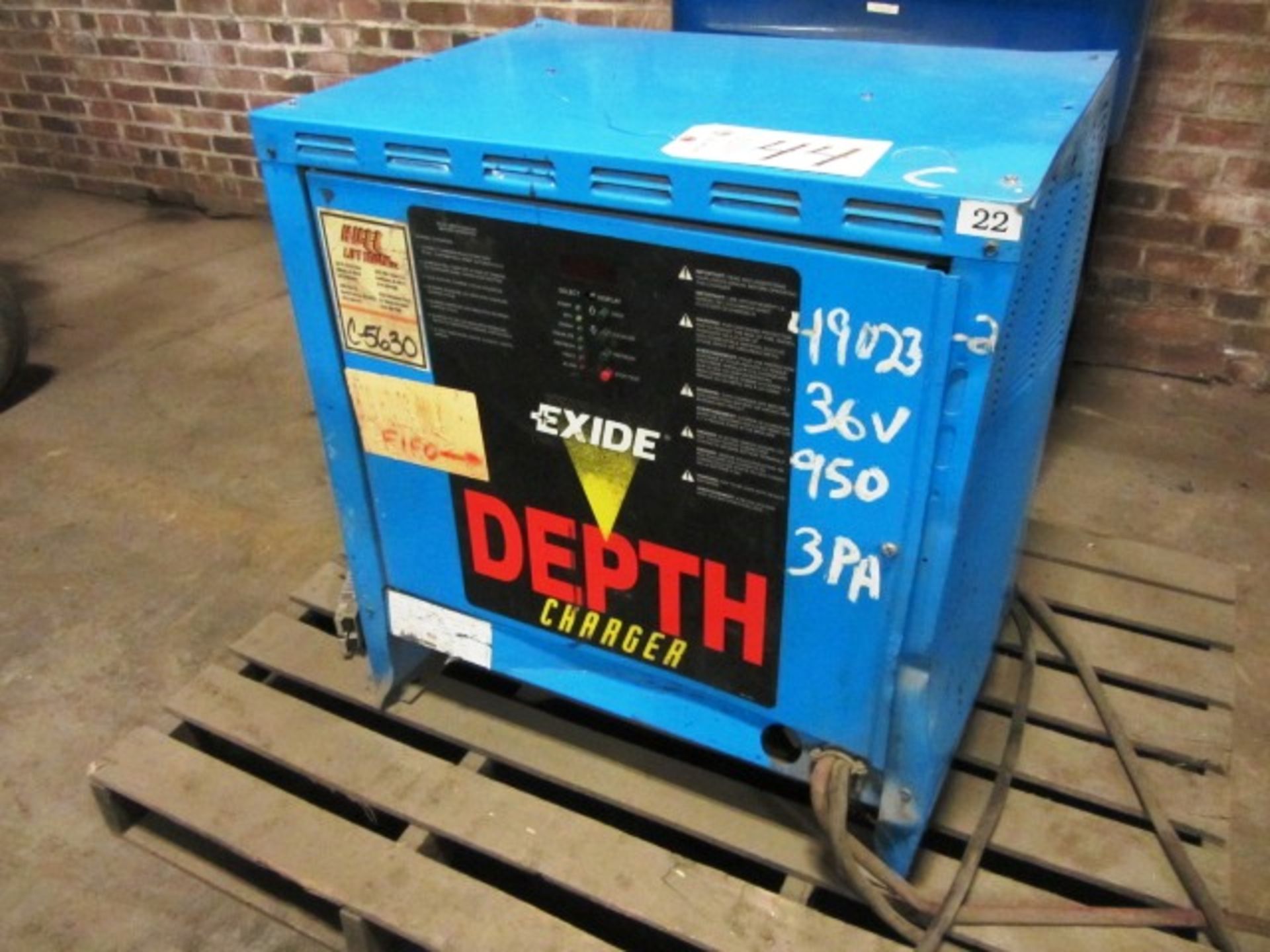 Exide Model D3E-18-950 Depth Charger, sn:WG94294